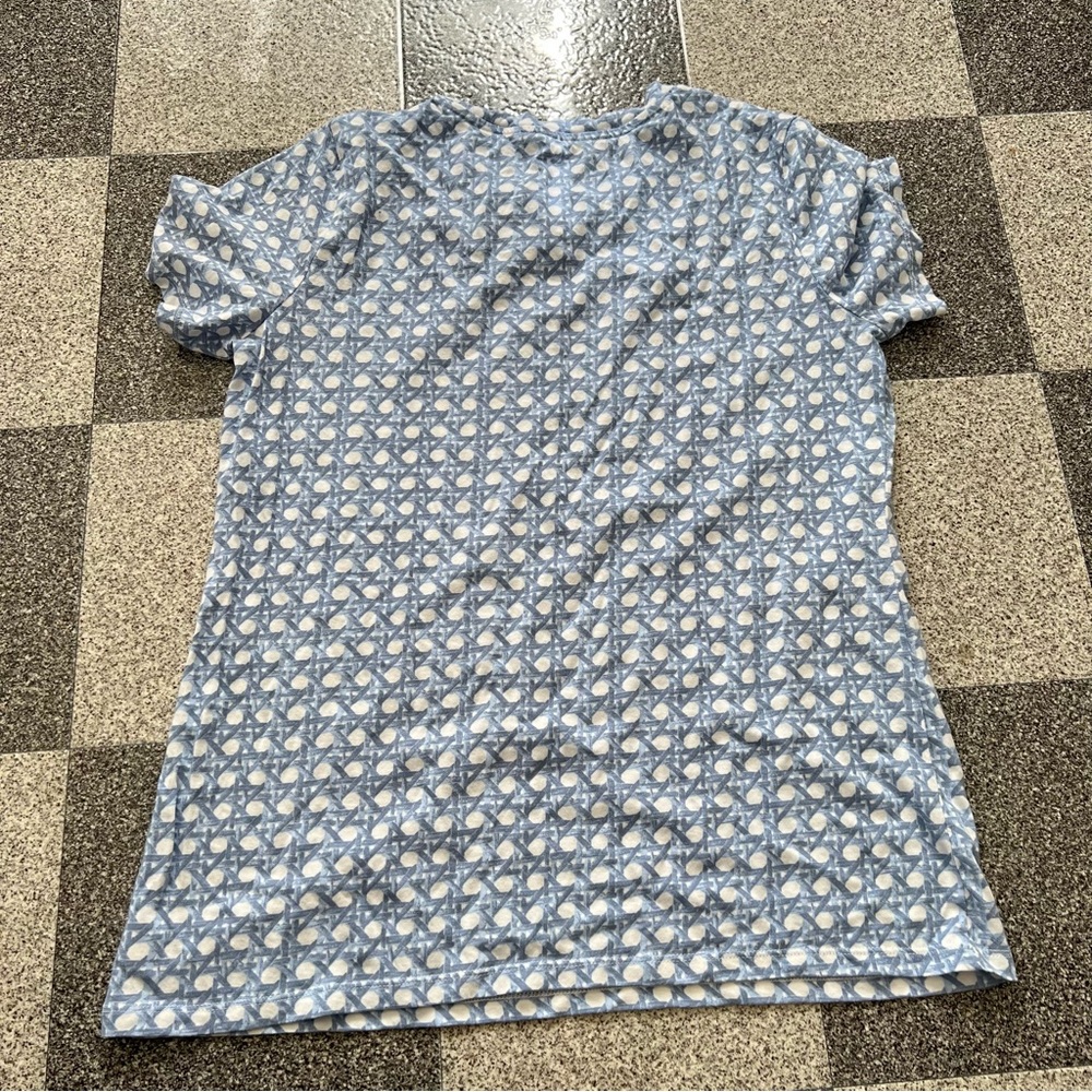 ❤️3/$15 Crown & Ivy Light Blue Short Sleeve Patterned Tee- Size L - Picture 3 of 7